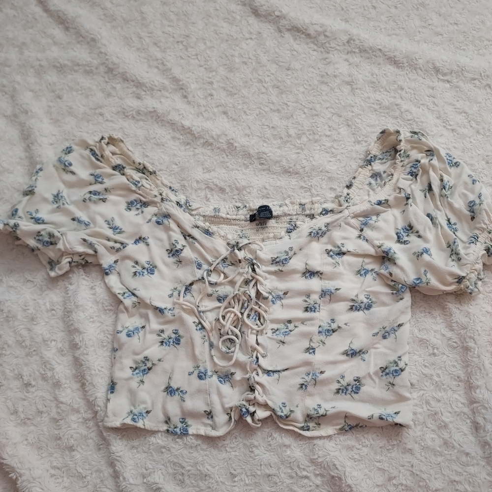 American Eagle Outfitters Peasant White & Blue crop top Cottagecore Romantic
